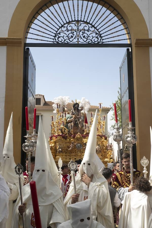 Lunes Santo | Bulla, devoción y todo un barrio tras la Merced de Córdoba, en imágenes