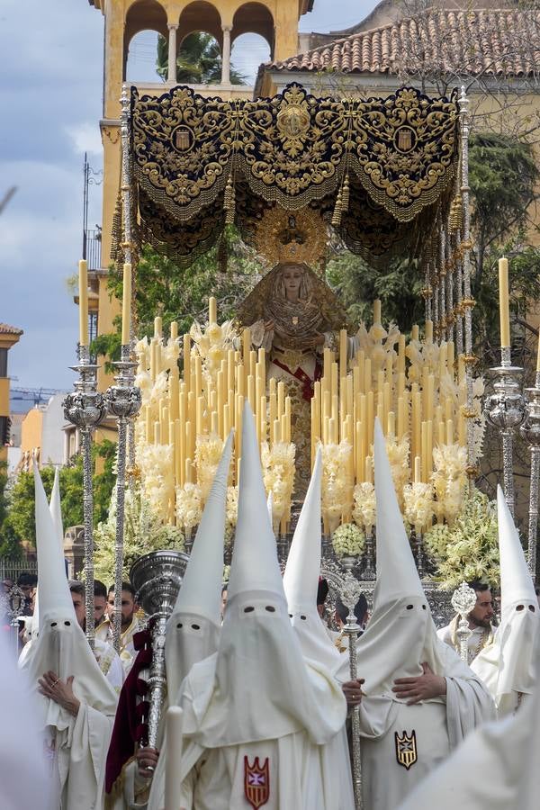 Lunes Santo | Bulla, devoción y todo un barrio tras la Merced de Córdoba, en imágenes