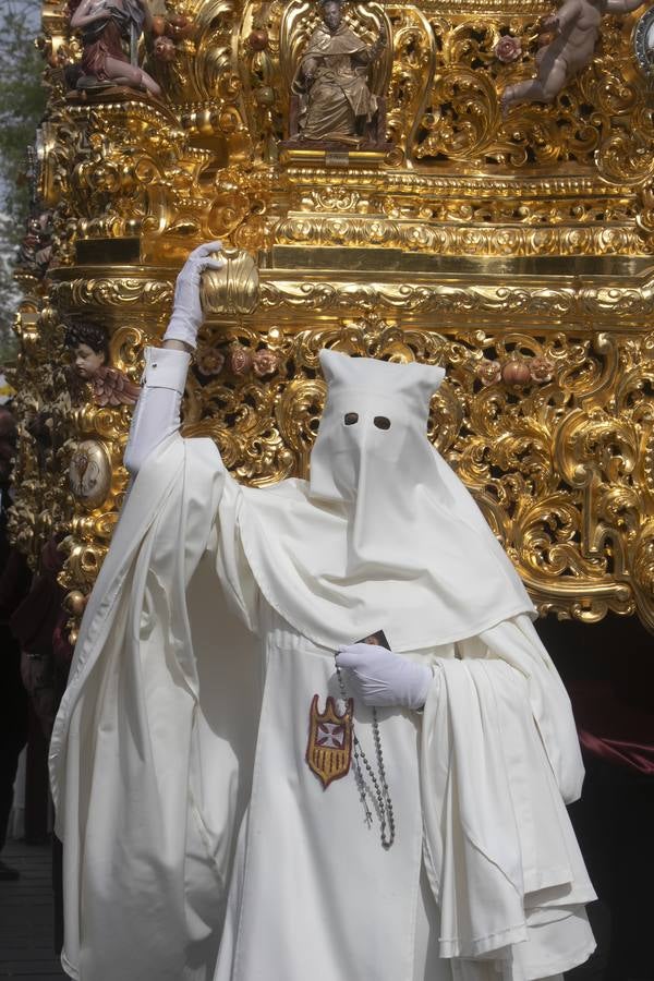 Lunes Santo | Bulla, devoción y todo un barrio tras la Merced de Córdoba, en imágenes