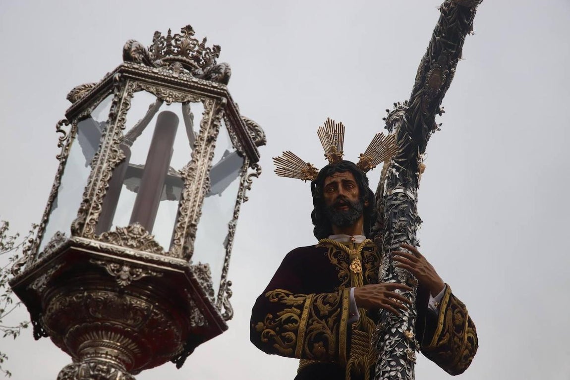 Lunes Santo | El bello desafío en Córdoba de la Vera Cruz a la lluvia, en imágenes