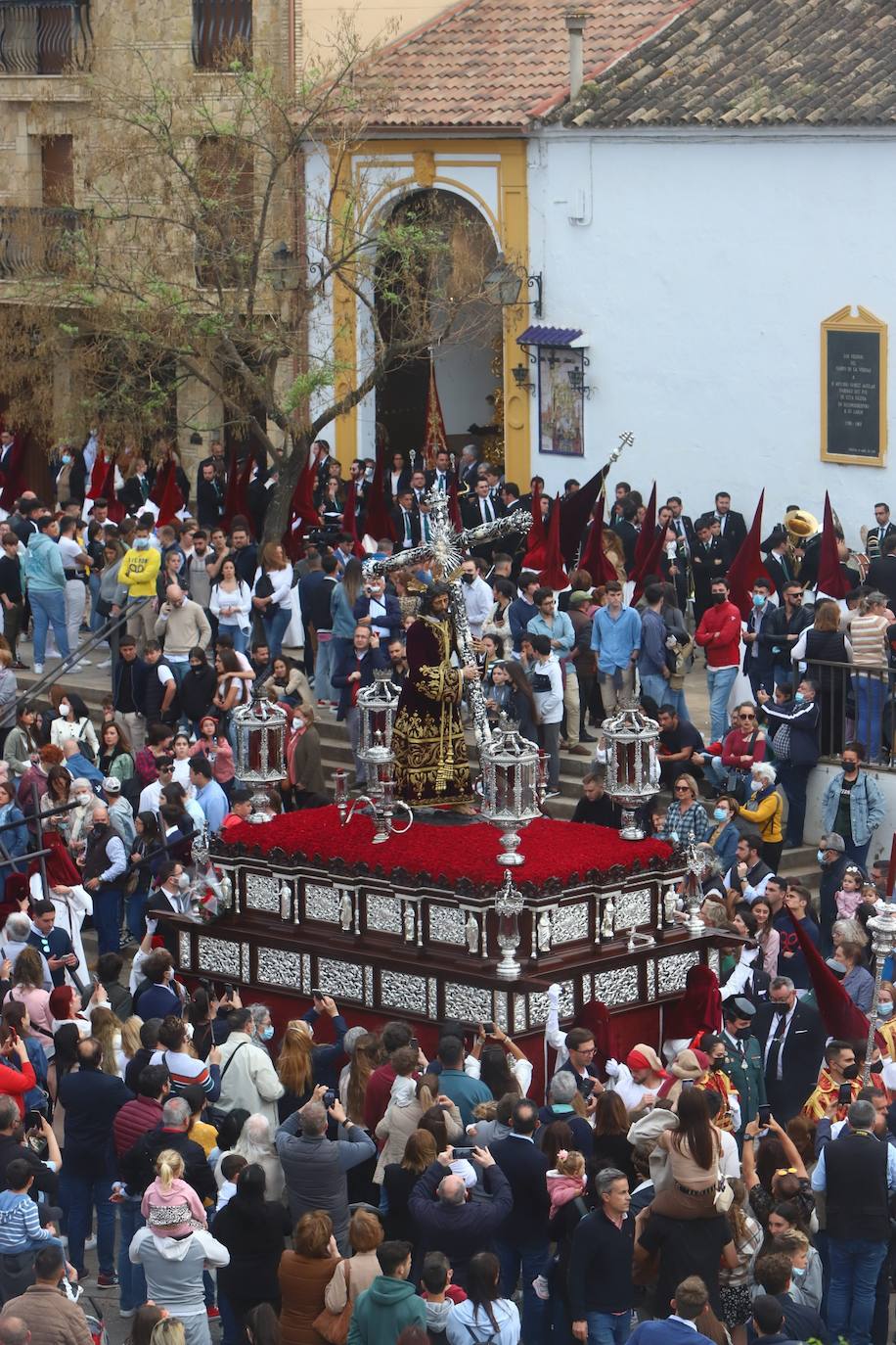 Lunes Santo | El bello desafío en Córdoba de la Vera Cruz a la lluvia, en imágenes