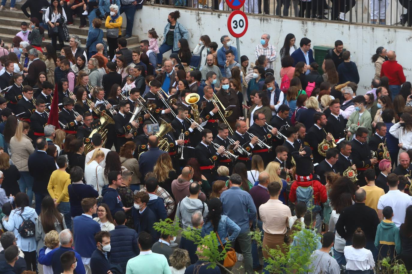 Lunes Santo | El bello desafío en Córdoba de la Vera Cruz a la lluvia, en imágenes