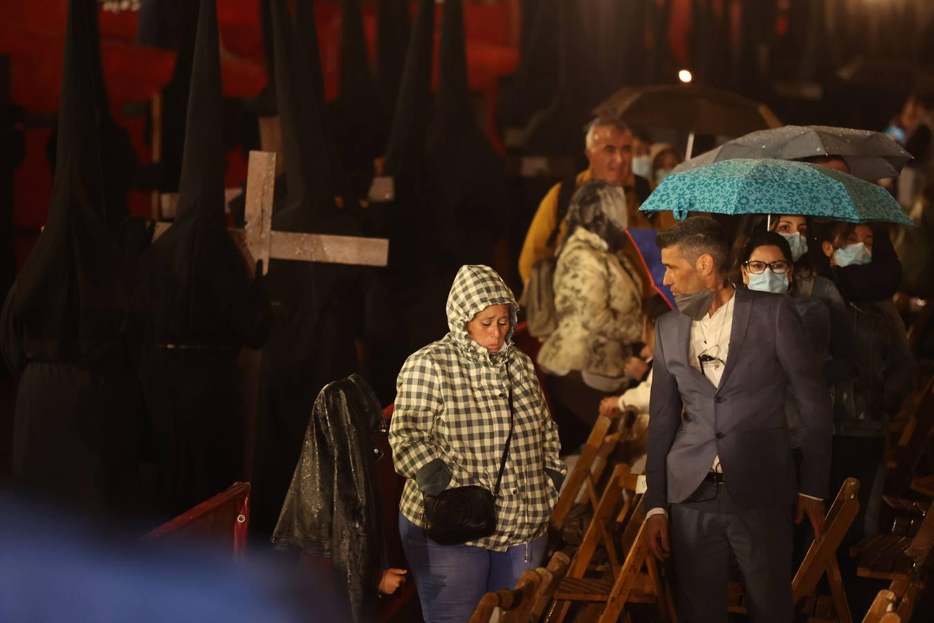 Lunes Santo | La mística salida del Via Crucis de Córdoba, en imágenes