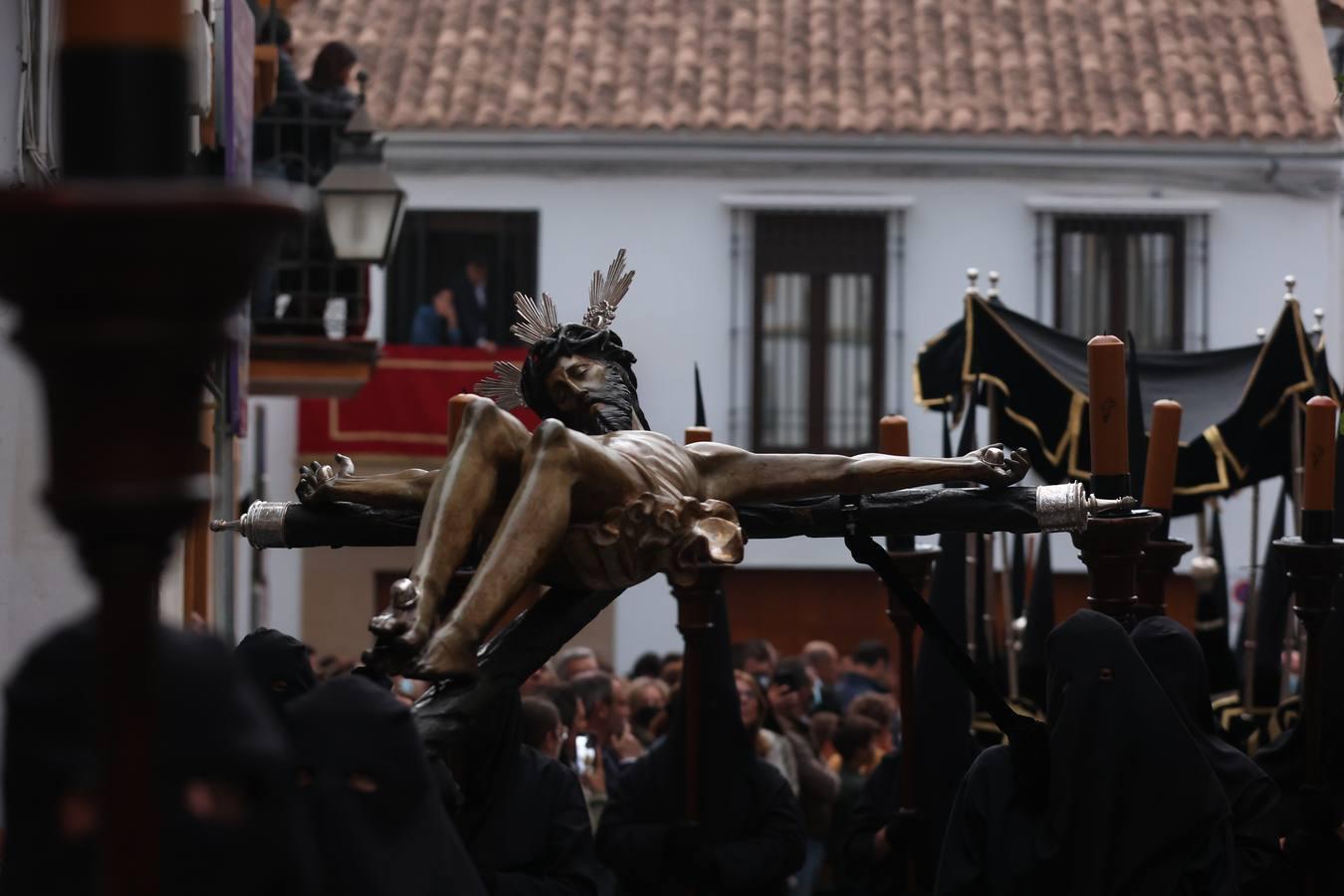 Lunes Santo | La mística salida del Via Crucis de Córdoba, en imágenes