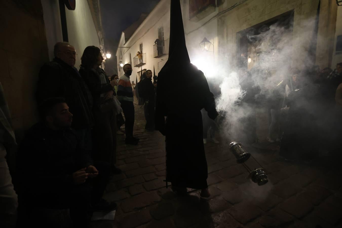 Lunes Santo | La mística salida del Via Crucis de Córdoba, en imágenes