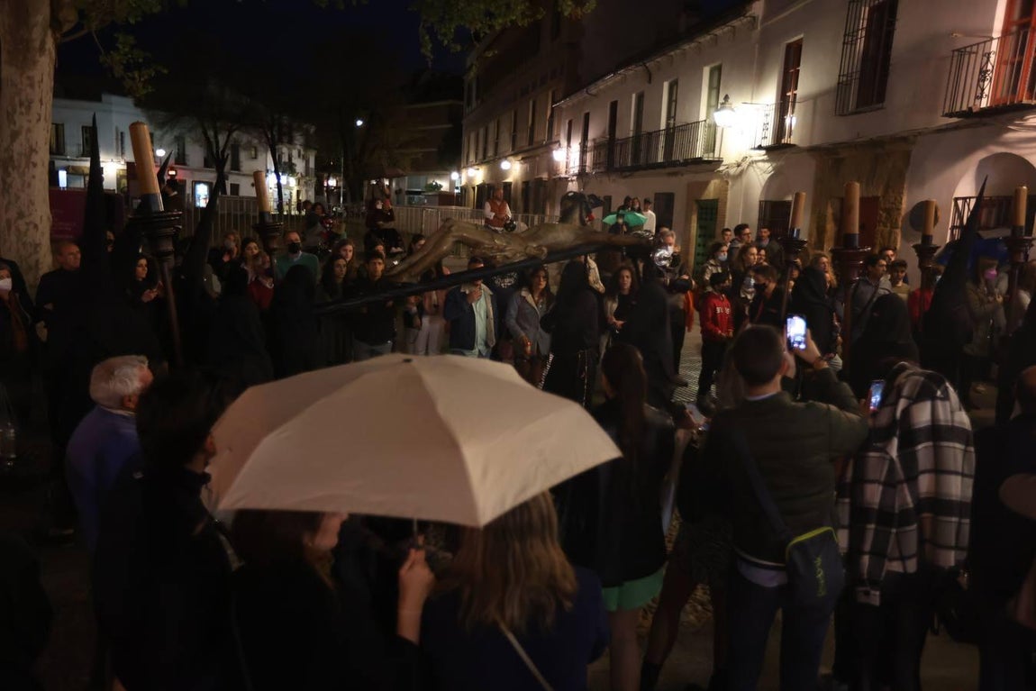 Lunes Santo | La mística salida del Via Crucis de Córdoba, en imágenes