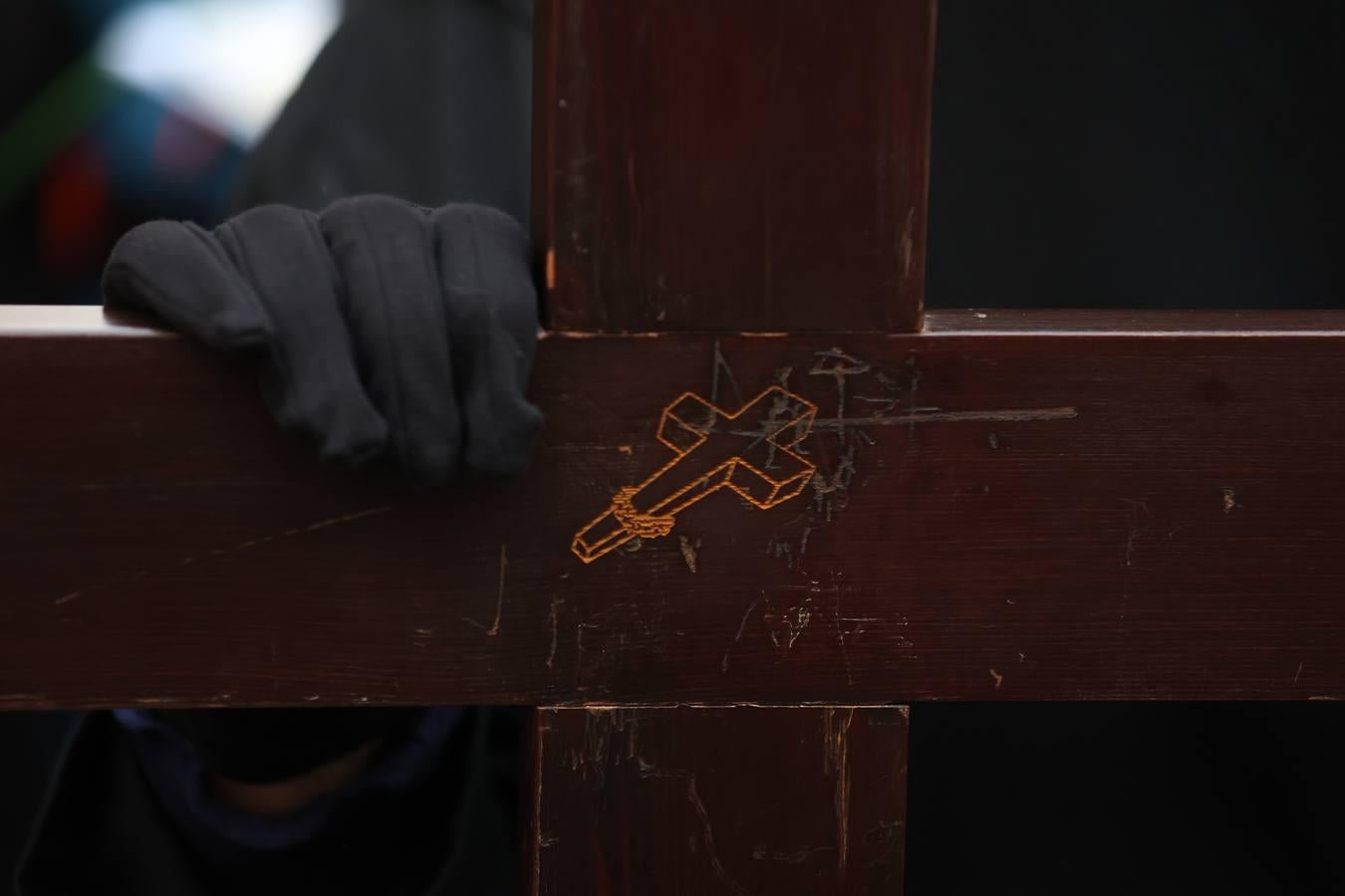 Lunes Santo | La mística salida del Via Crucis de Córdoba, en imágenes