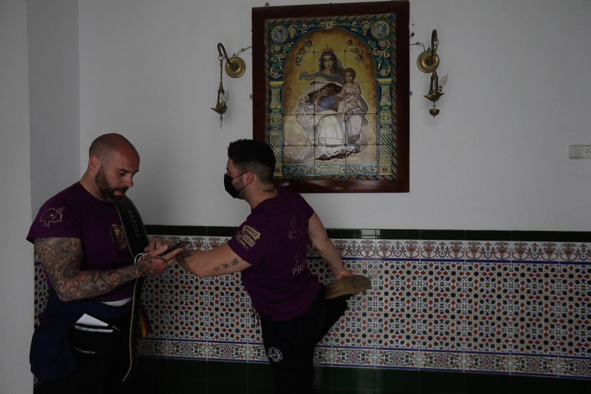 Fotos: La hermandad de El Prendimiento en el Lunes Santo de Cádiz