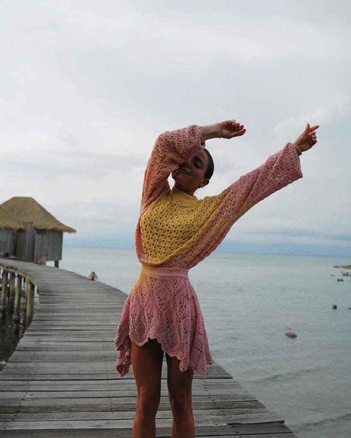 Degradé - Croché en primavera para todas. Para todas aquellas que habiten (o vayan a ir de vacaciones) en un destino cálido, los vestidos y total looks son un acierto seguro. Si el año pasado se veían más en tonos nude, en 2022 los pastel se hacen con el protagonismo.