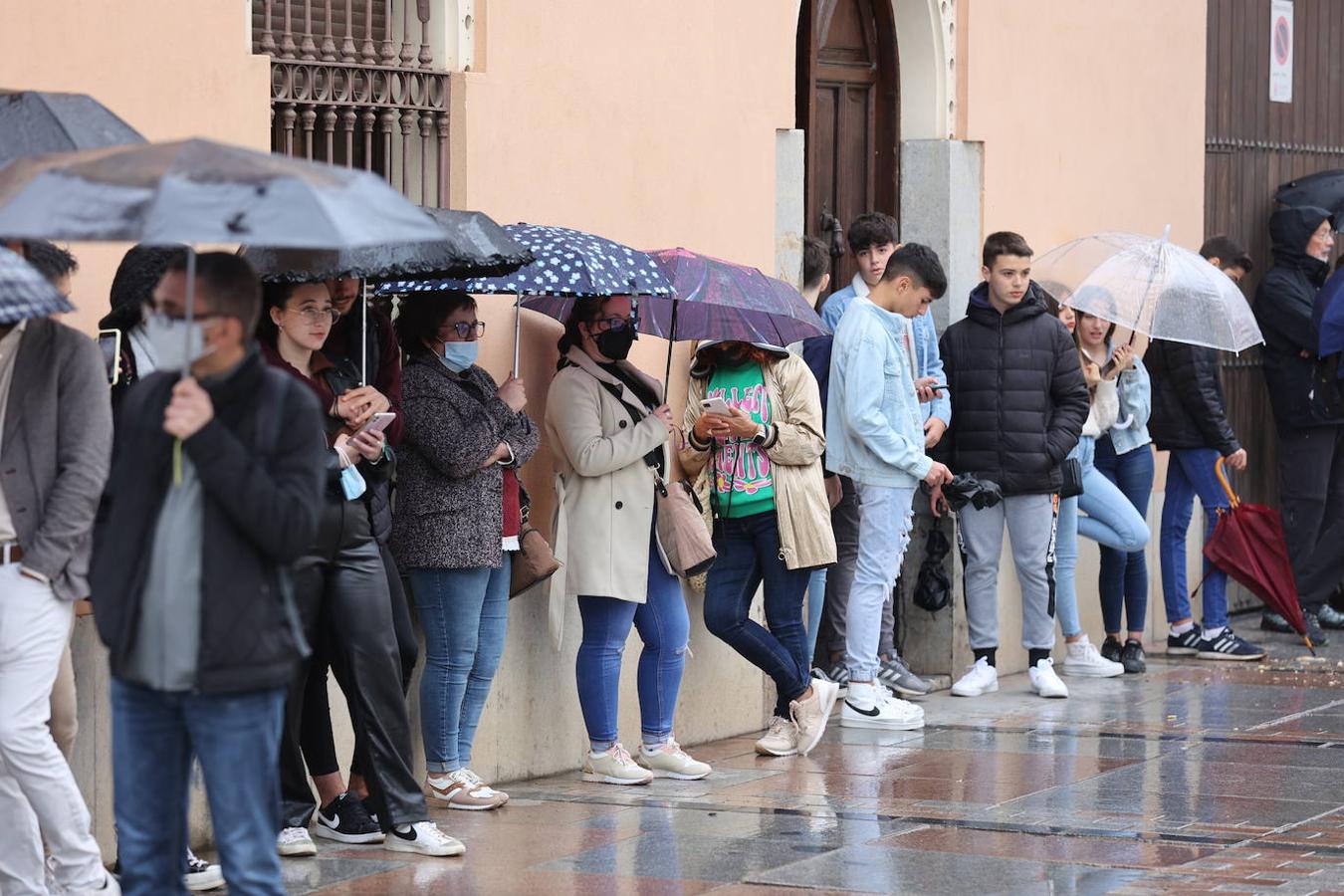 Martes Santo | La desolación por la suspensión del Buen Suceso, en imágenes