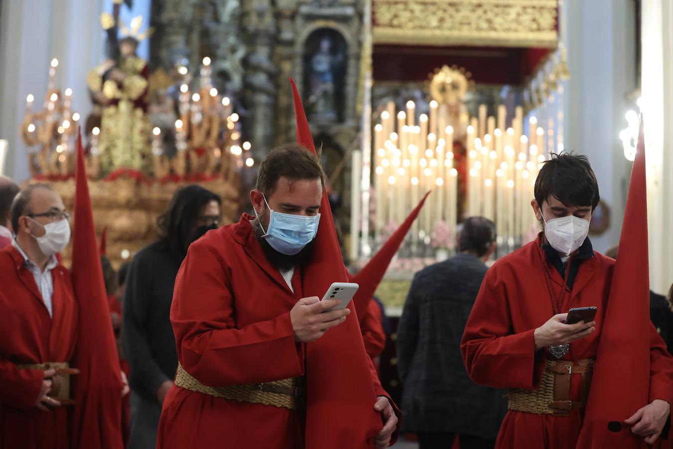 Martes Santo | La desolación por la suspensión del Buen Suceso, en imágenes