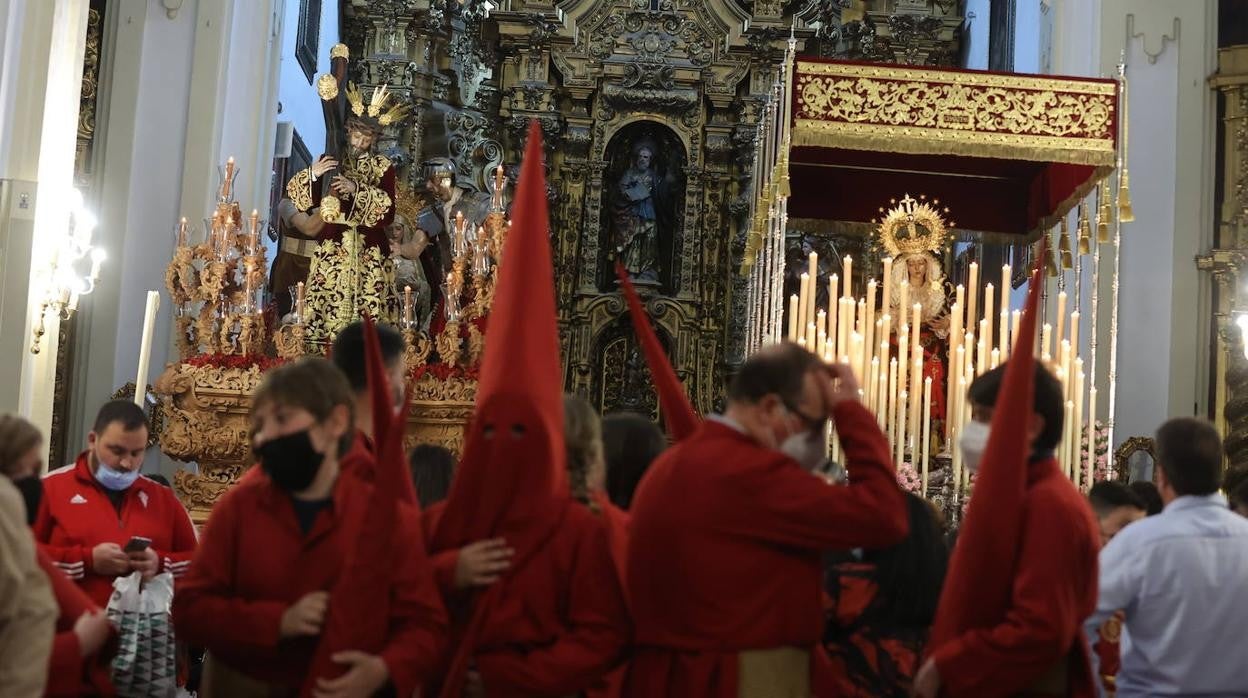 Martes Santo | La desolación por la suspensión del Buen Suceso, en imágenes