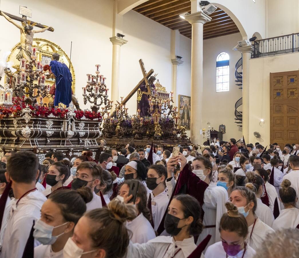 El Martes Santo empieza con dolor y desamparo en el Cerro