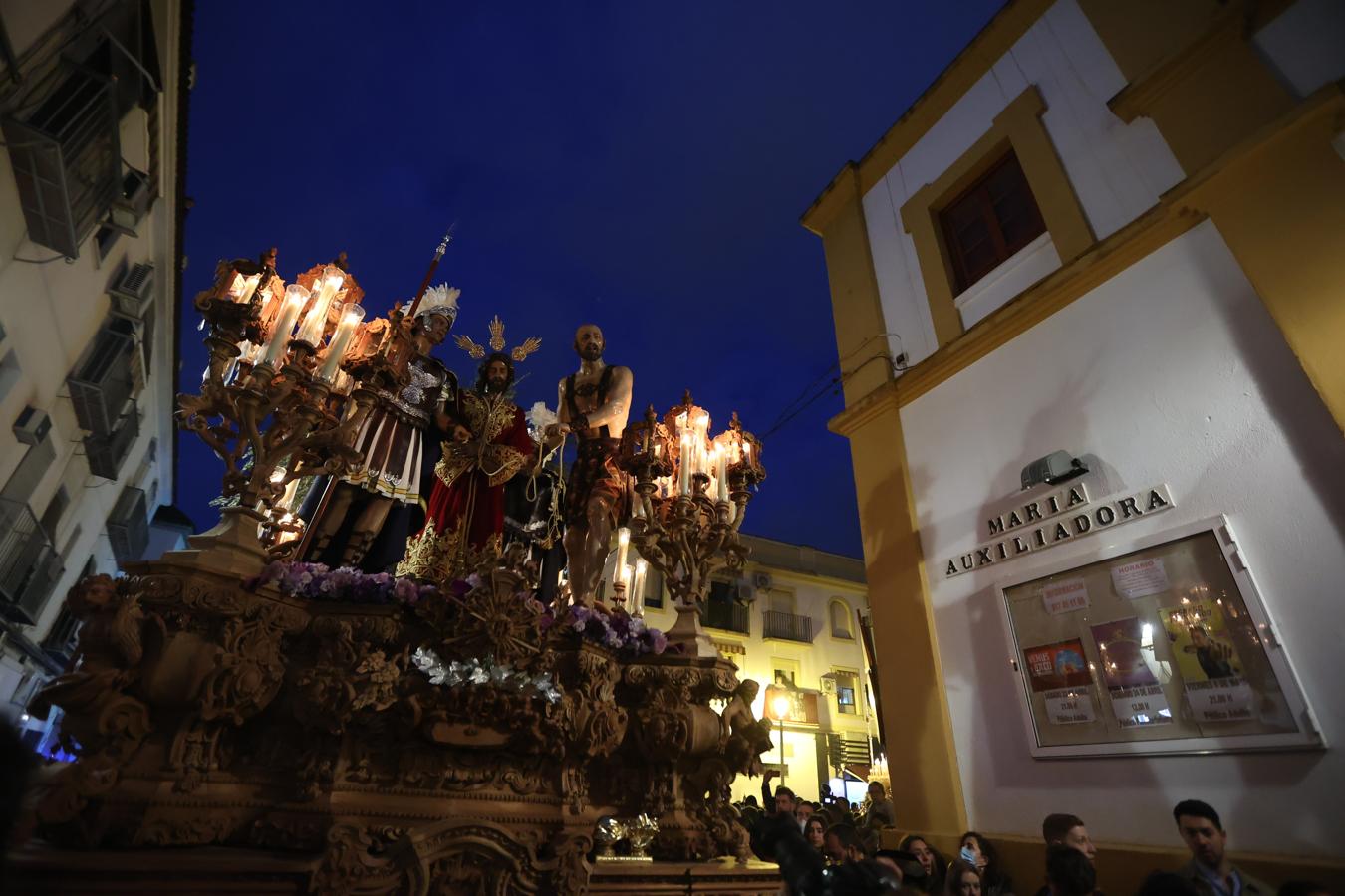 La devota vuelta del Prendimiento a María Auxiliadora de Córdoba, en imágenes