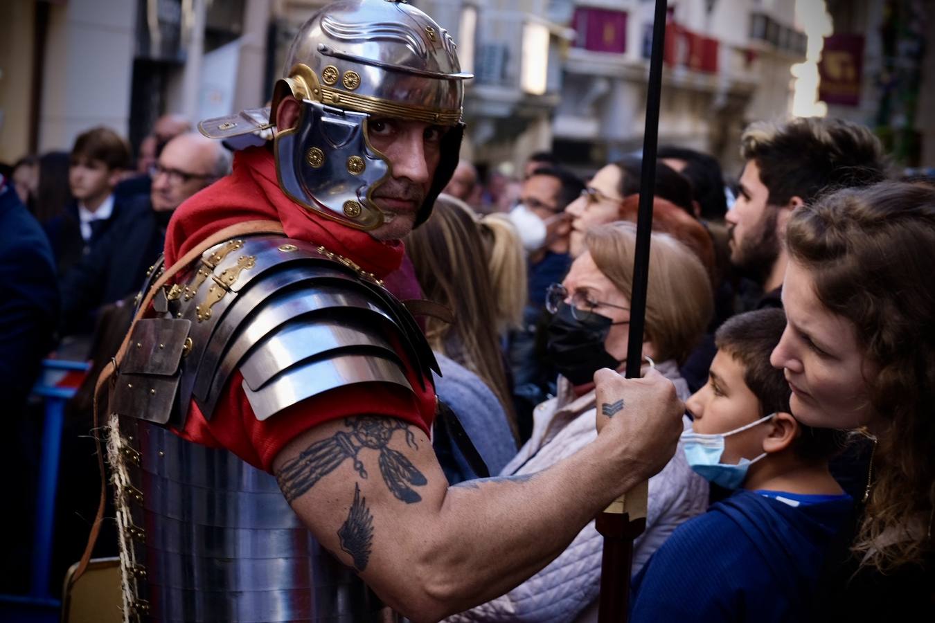 Fotos: Ecce-Homo recorre las calles de Cádiz el Martes Santo