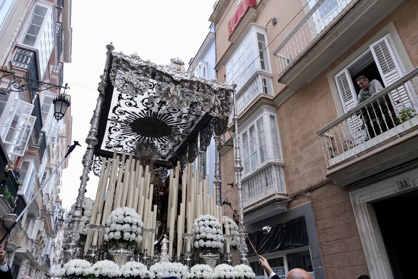 Fotos: Ecce-Homo recorre las calles de Cádiz el Martes Santo