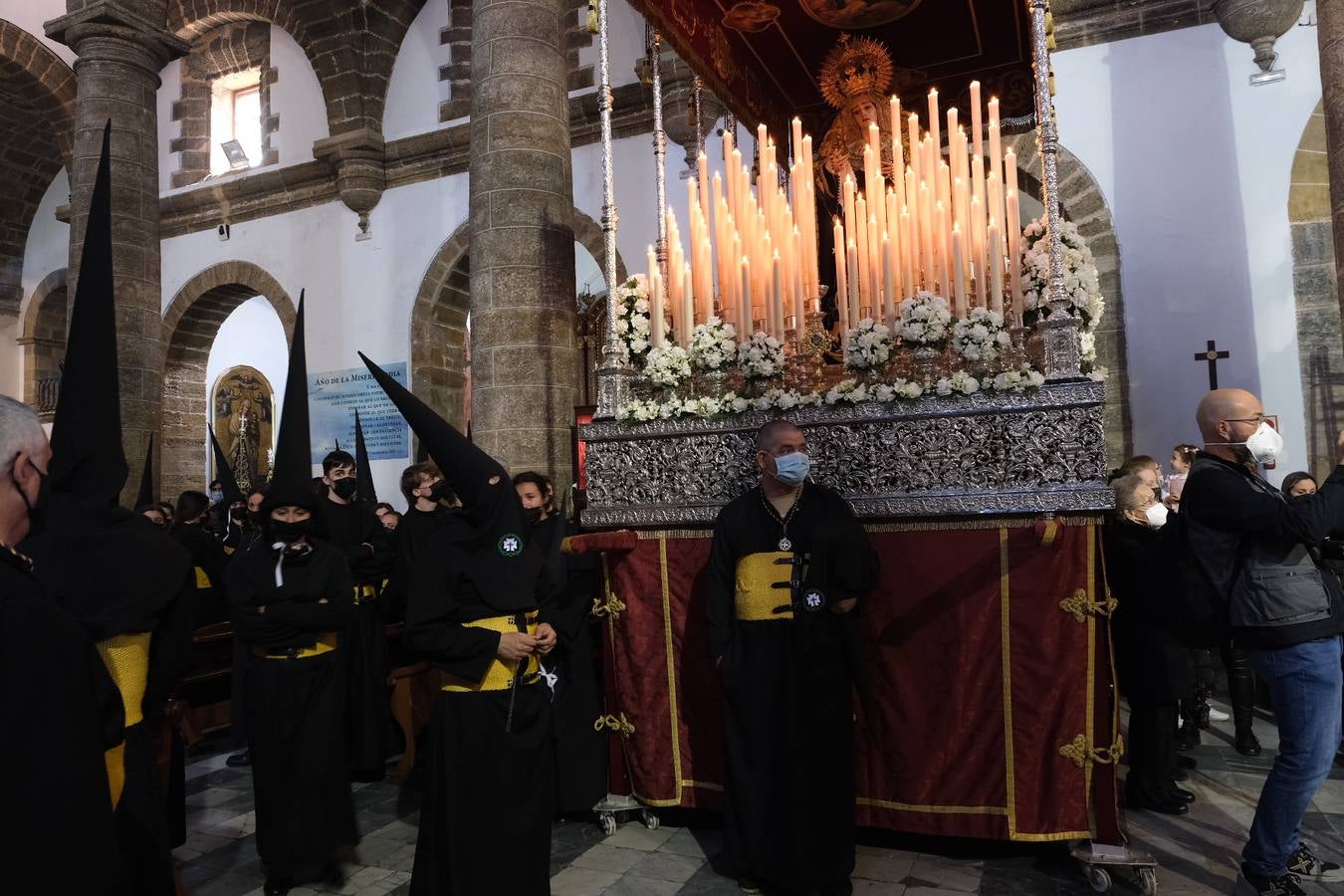 Fotos: Sanidad el Martes Santo en Cádiz