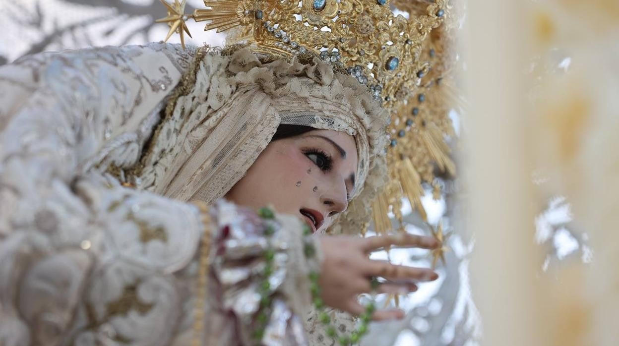 Miércoles Santo | La triunfal procesión de La Paz en Córdoba, en imágenes