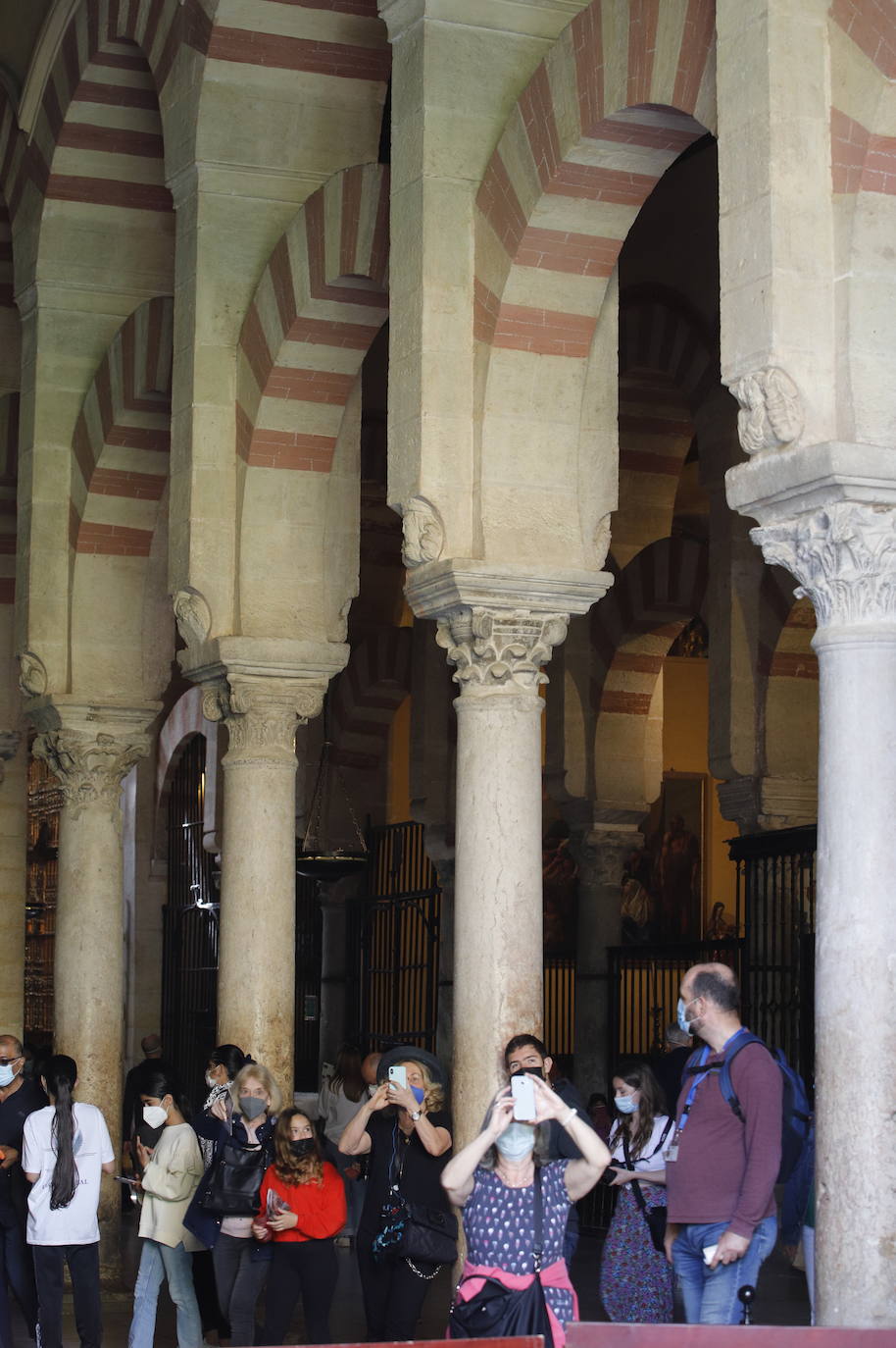 El ambiente turístico el Miércoles Santo en Córdoba, en imágenes