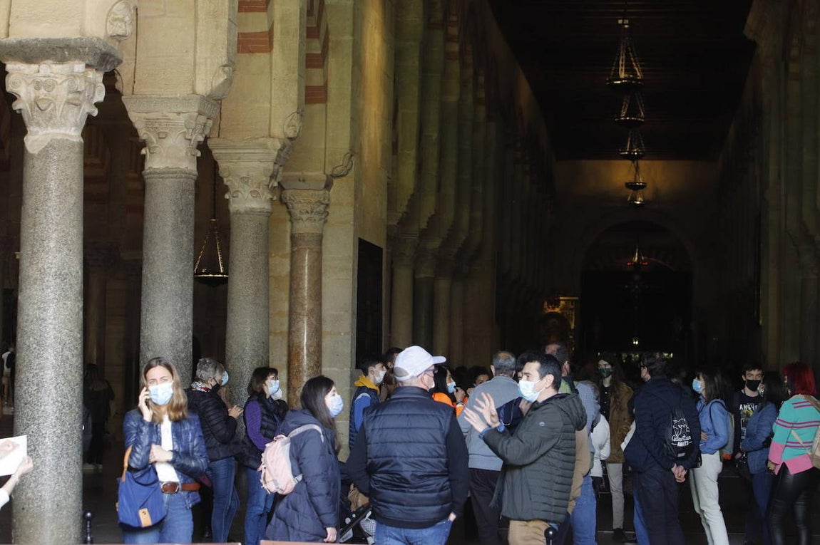 El ambiente turístico el Miércoles Santo en Córdoba, en imágenes