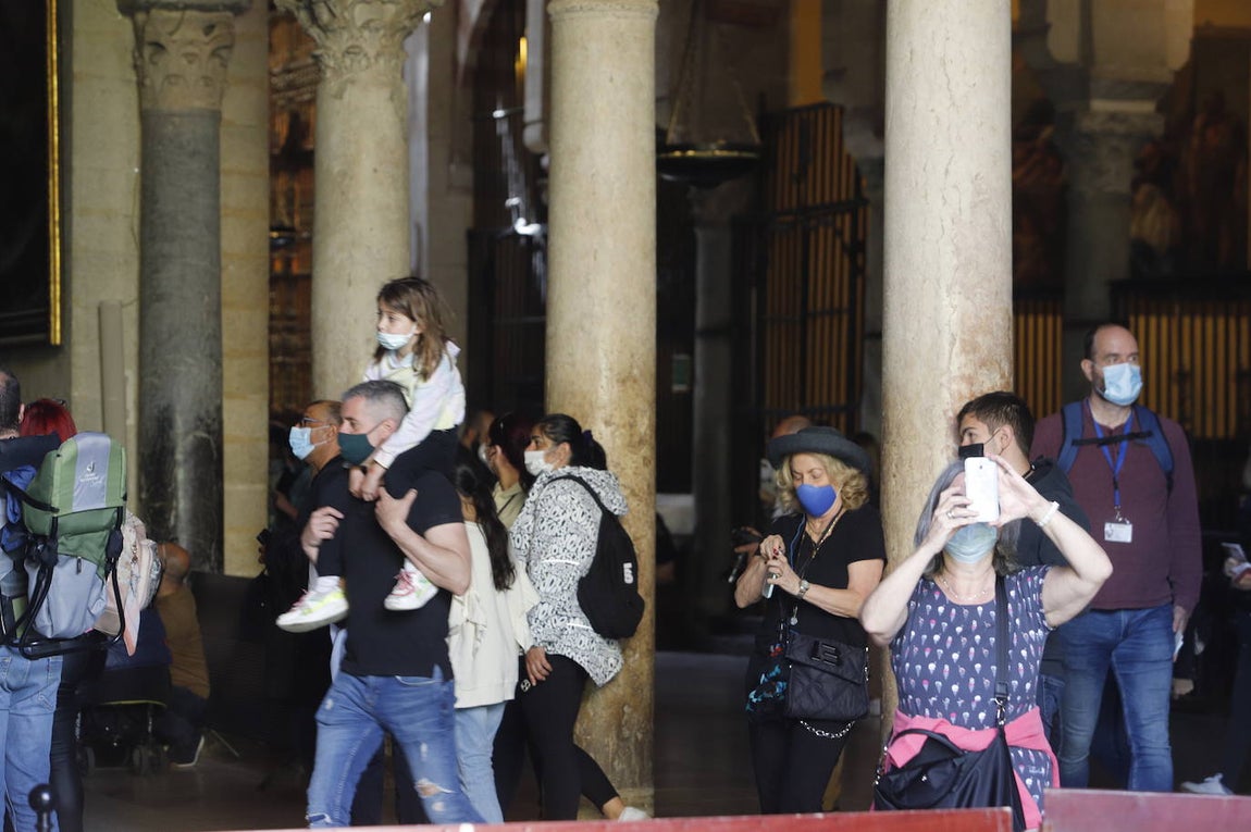 El ambiente turístico el Miércoles Santo en Córdoba, en imágenes