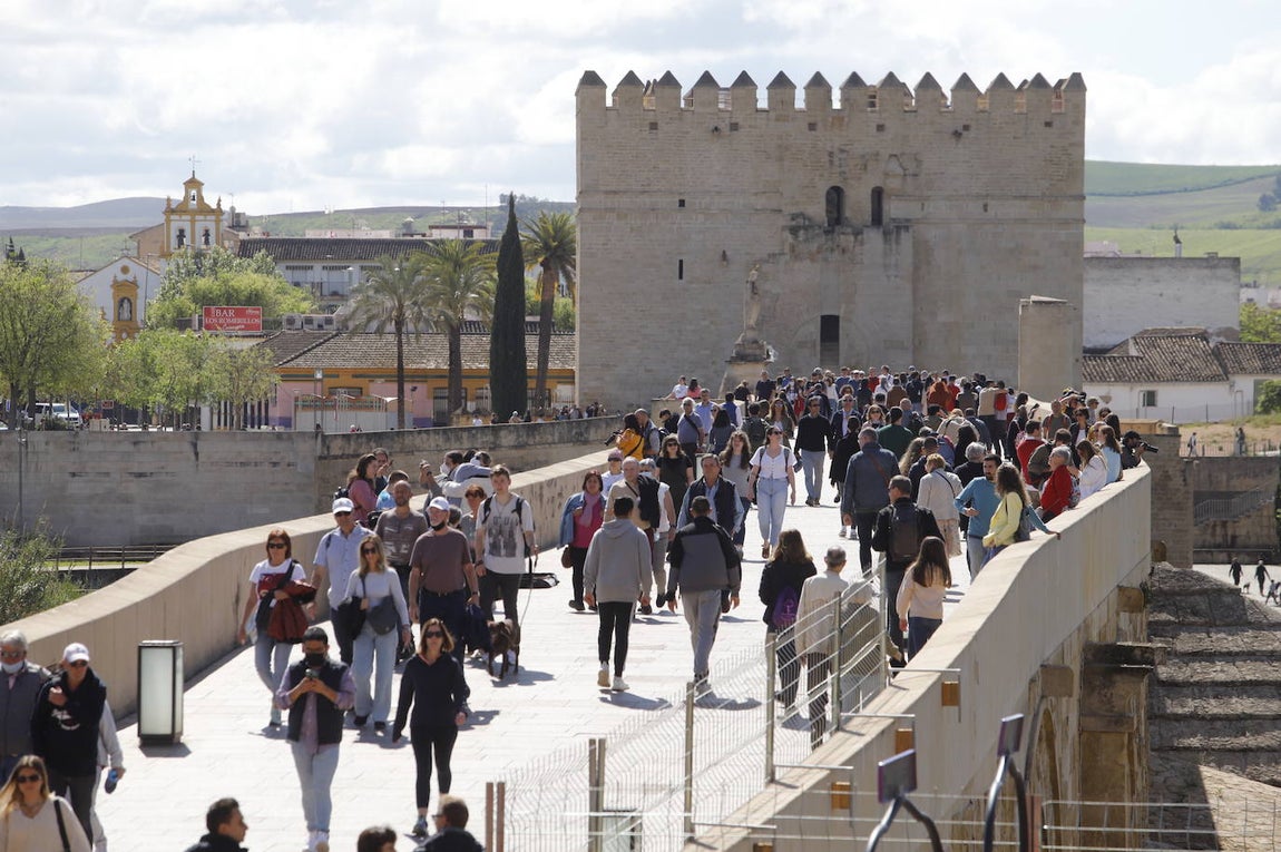 El ambiente turístico el Miércoles Santo en Córdoba, en imágenes