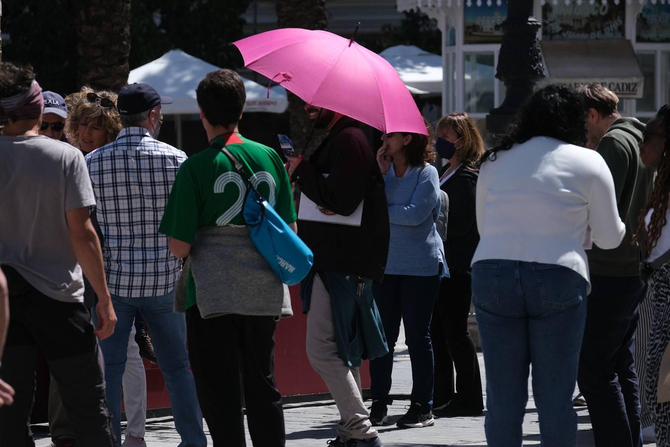 Fotos: Los turistas inundan las calles de Cádiz