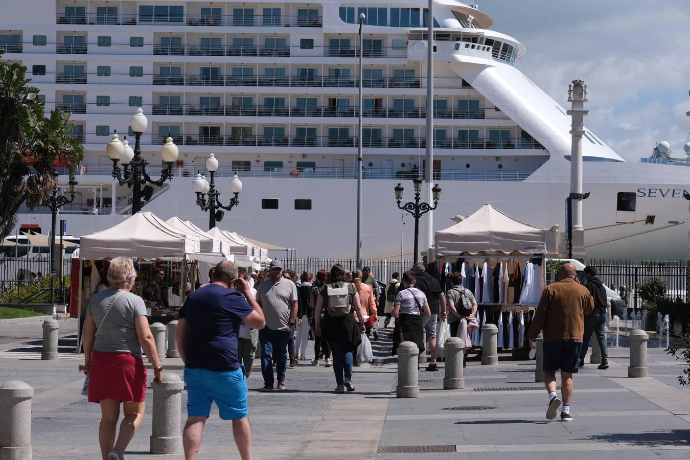 Fotos: Los turistas inundan las calles de Cádiz