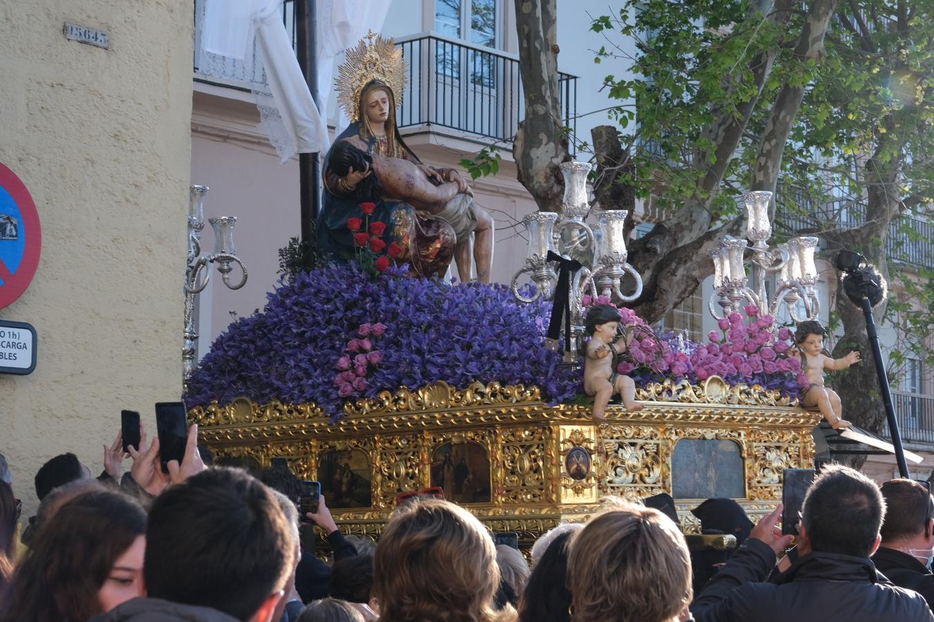 Fotos: la Hermandad del Caminito recorre las calles de Cádiz este Miércoles Santo