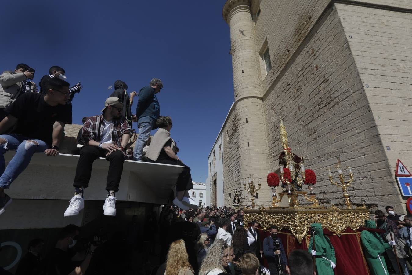 Fotos: Las Aguas, el Miércoles Santo en las calles de Cádiz