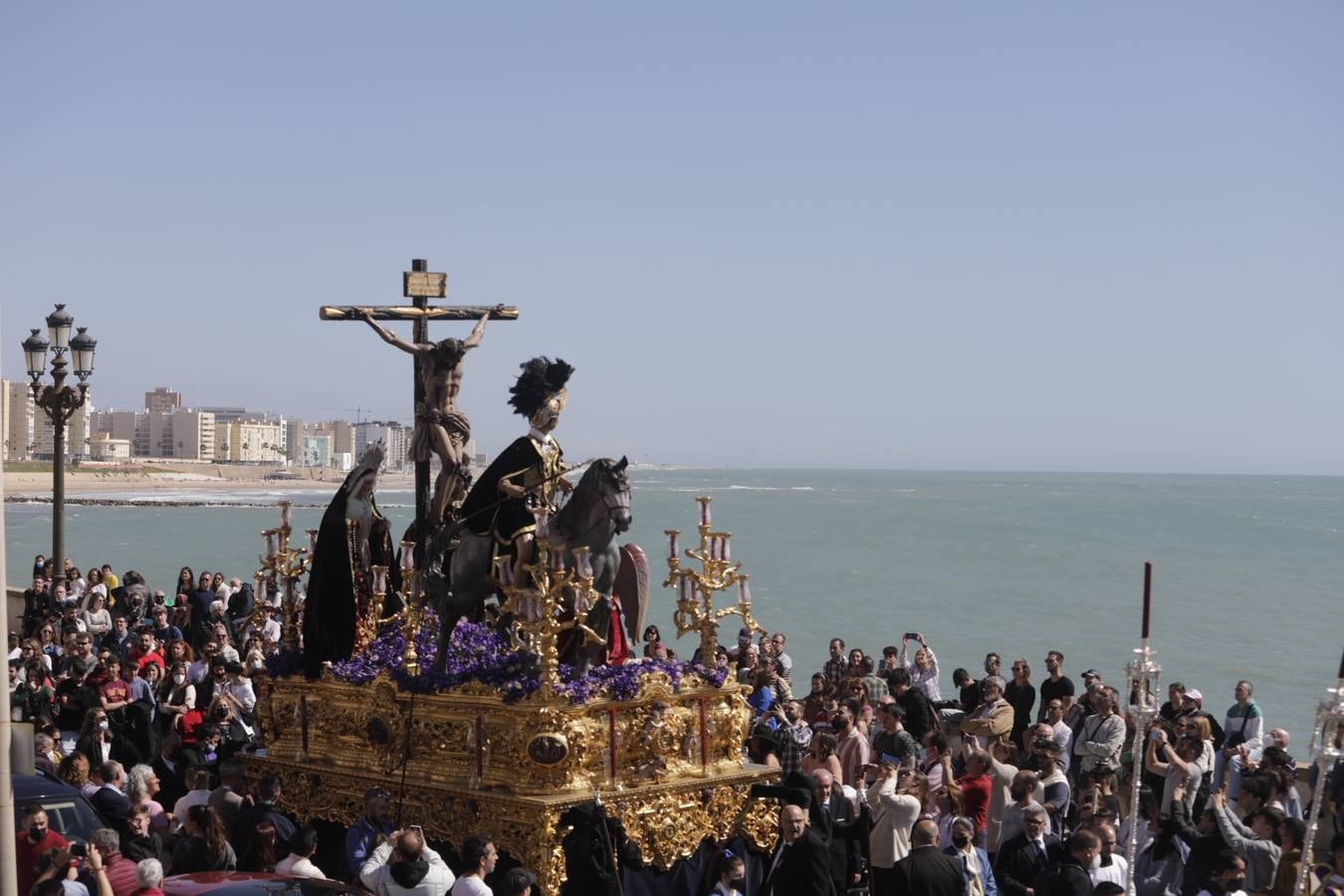 Fotos: Las Aguas, el Miércoles Santo en las calles de Cádiz