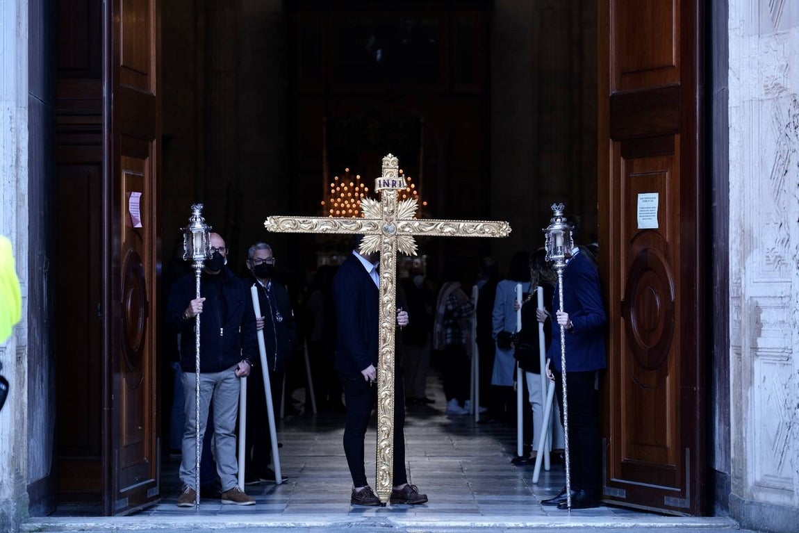 El espectacular regreso de La Palma a su templo acompañado por sus fieles