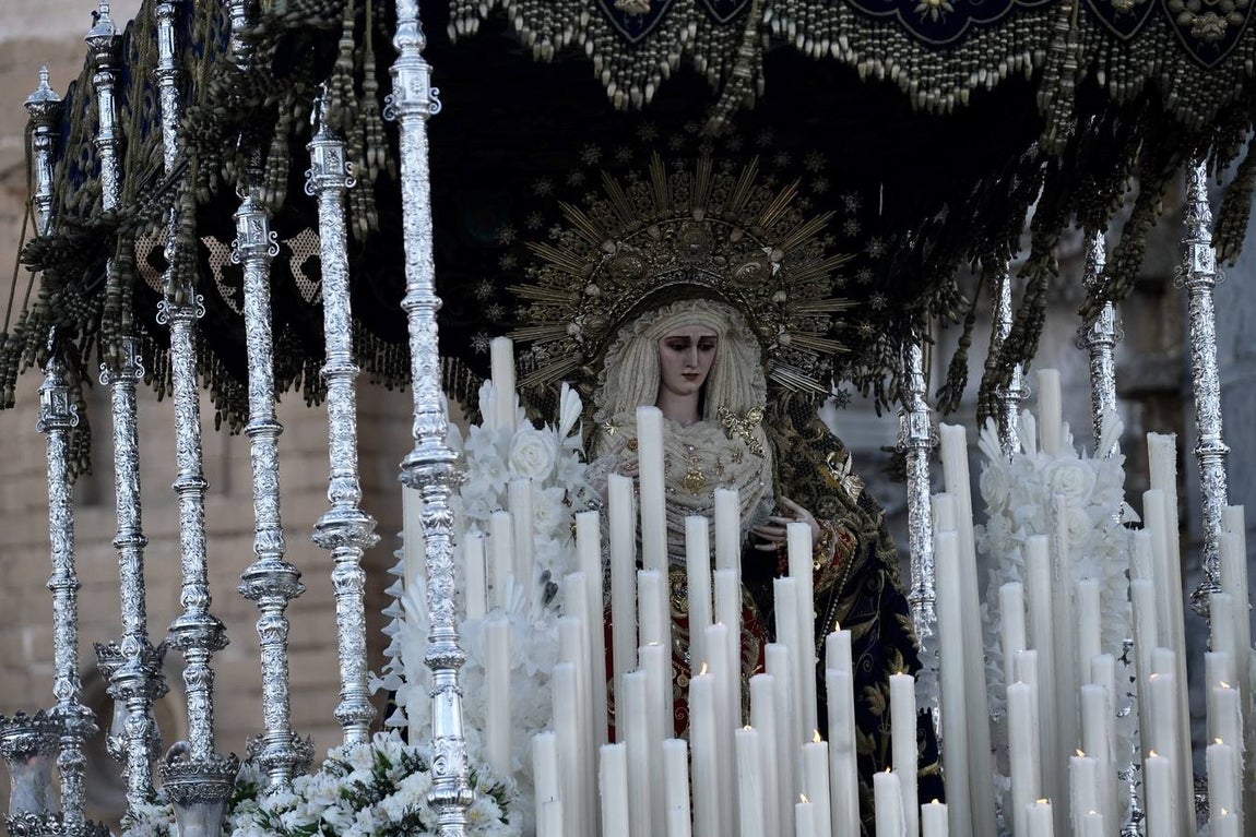 El espectacular regreso de La Palma a su templo acompañado por sus fieles
