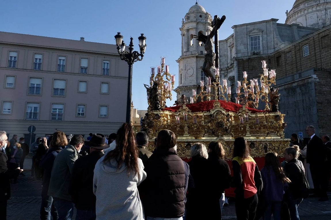 El espectacular regreso de La Palma a su templo acompañado por sus fieles