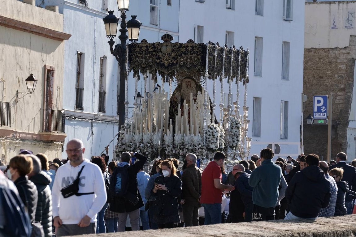 El espectacular regreso de La Palma a su templo acompañado por sus fieles