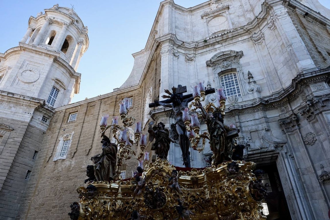 El espectacular regreso de La Palma a su templo acompañado por sus fieles
