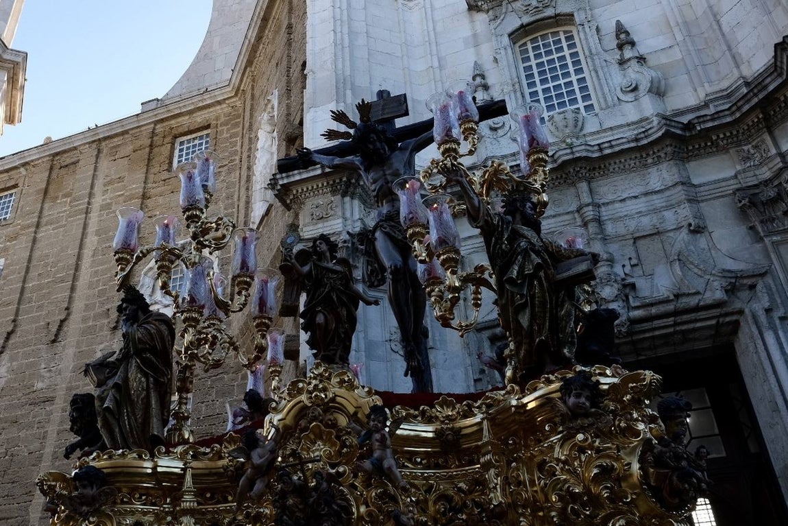 El espectacular regreso de La Palma a su templo acompañado por sus fieles