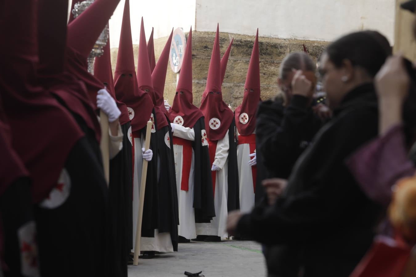 Fotos: Sentencia recorre las calles de Cádiz el Miércoles Santo