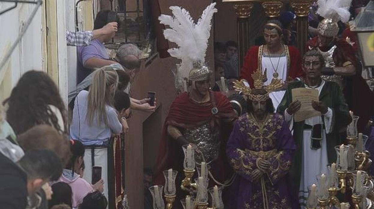 Fotos: Sentencia recorre las calles de Cádiz el Miércoles Santo