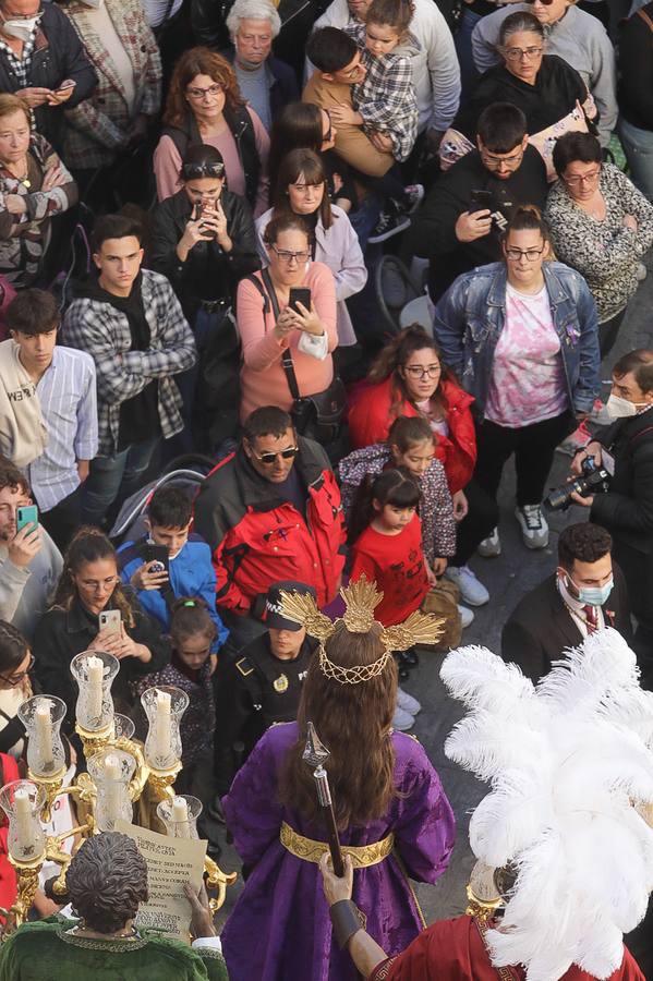 Fotos: Sentencia recorre las calles de Cádiz el Miércoles Santo