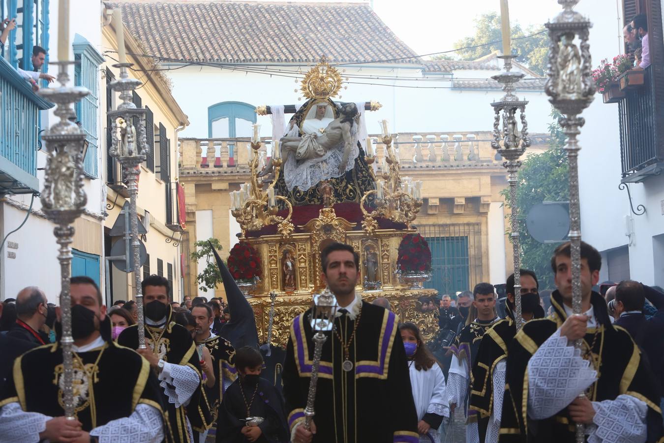 Jueves Santo | El clasicismo de la procesión de las Angustias de Córdoba, en imágenes