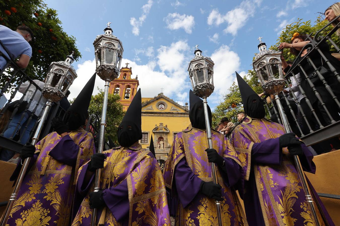 Jueves Santo | La radiante procesión del Caído de Córdoba, en imágenes