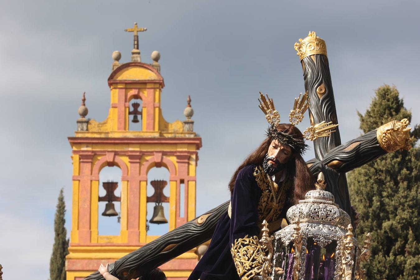 Jueves Santo | La radiante procesión del Caído de Córdoba, en imágenes