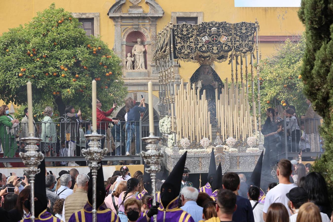 Jueves Santo | La radiante procesión del Caído de Córdoba, en imágenes