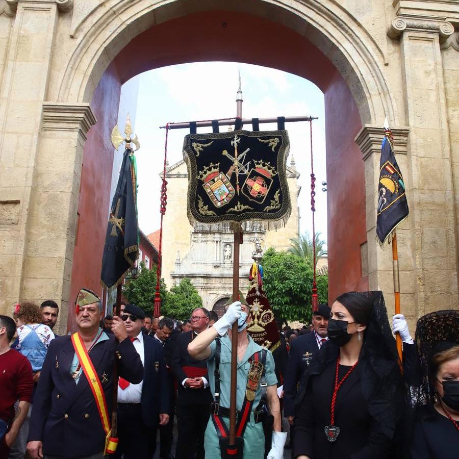 Jueves Santo | La esperada salida de la Caridad de Córdoba, en imágenes