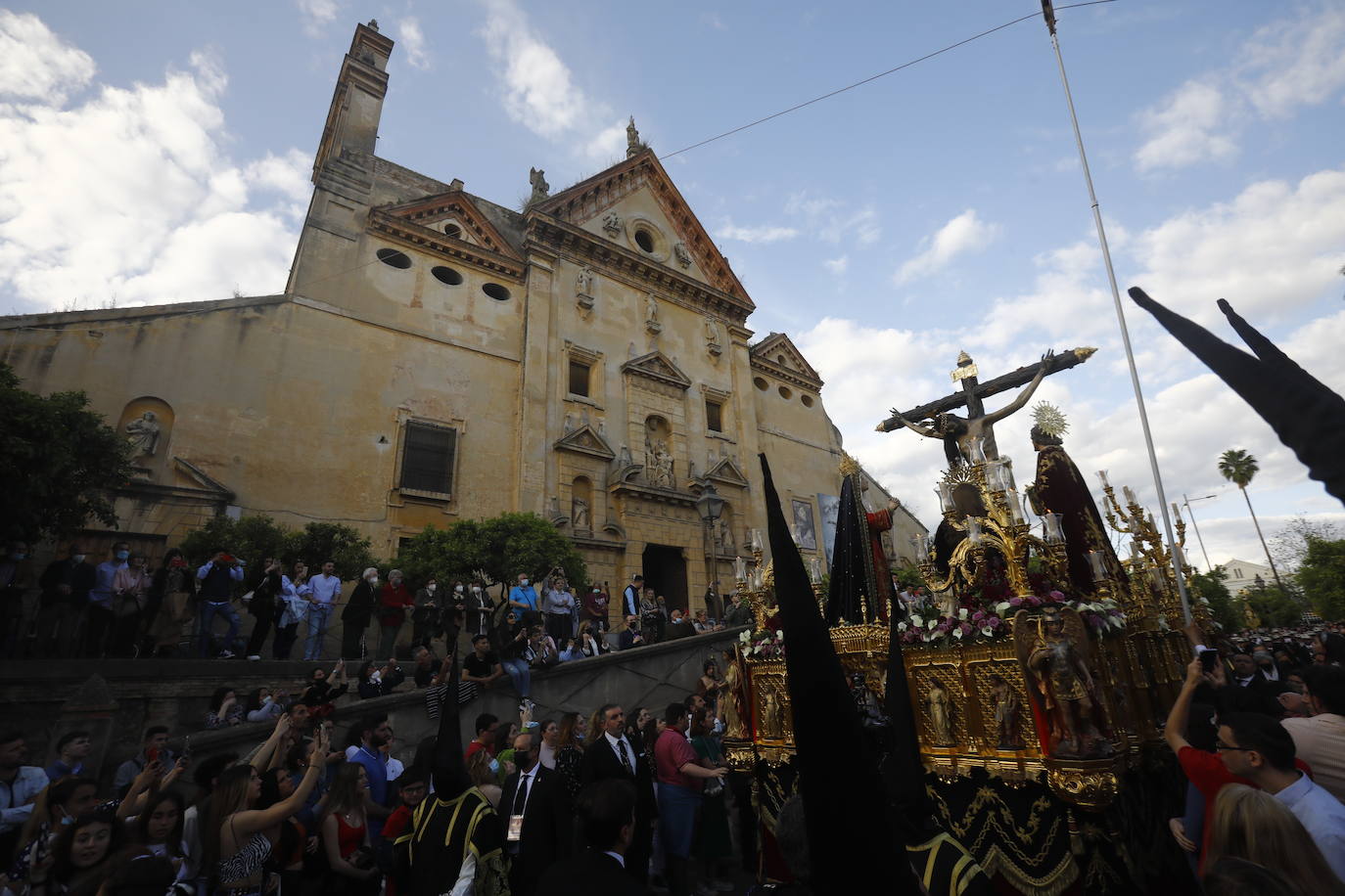 Jueves Santo | La popular procesión del Cristo de Gracia de Córdoba, en imágenes