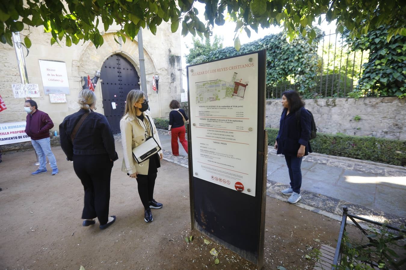 Los museos municipal de Córdoba cerrados por huelga, en imágenes