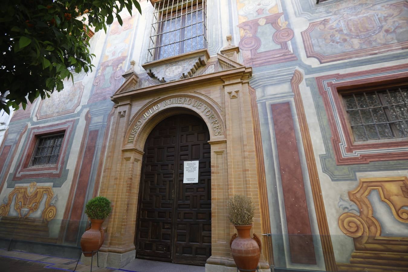 Los museos municipal de Córdoba cerrados por huelga, en imágenes