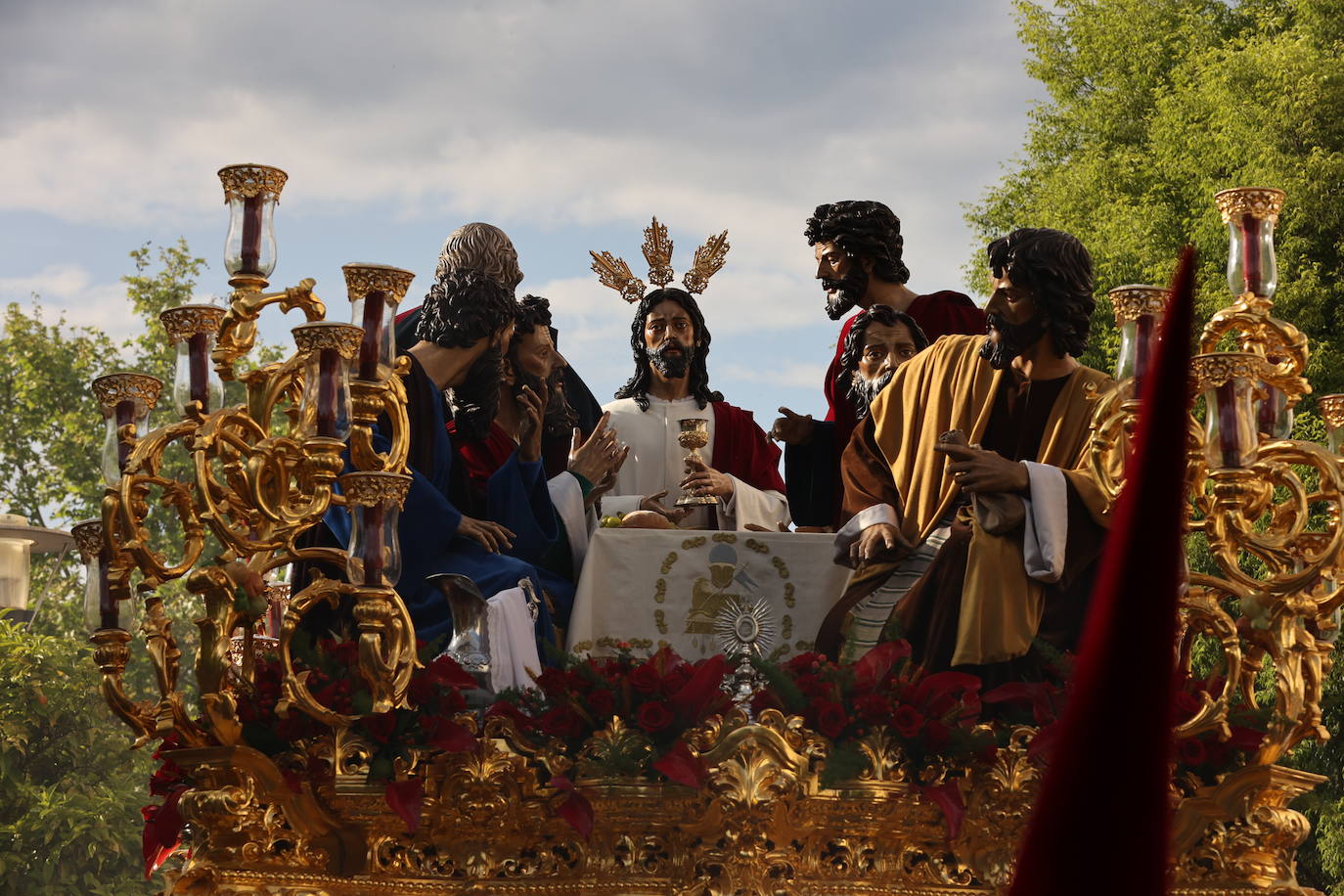 Jueves Santo | La histórica salida de la Sagrada Cena de Córdoba, en imágenes