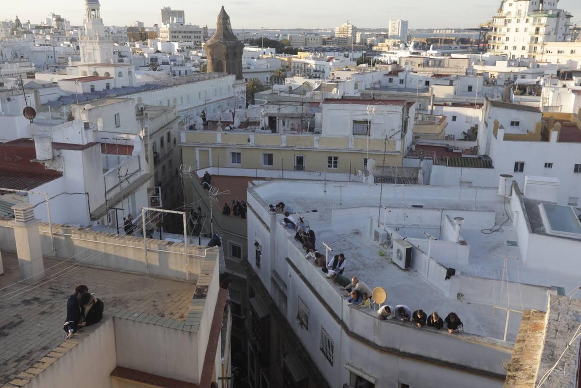Fotos: El Nazareno se reencuentra con Santa María el Jueves Santo en Cádiz